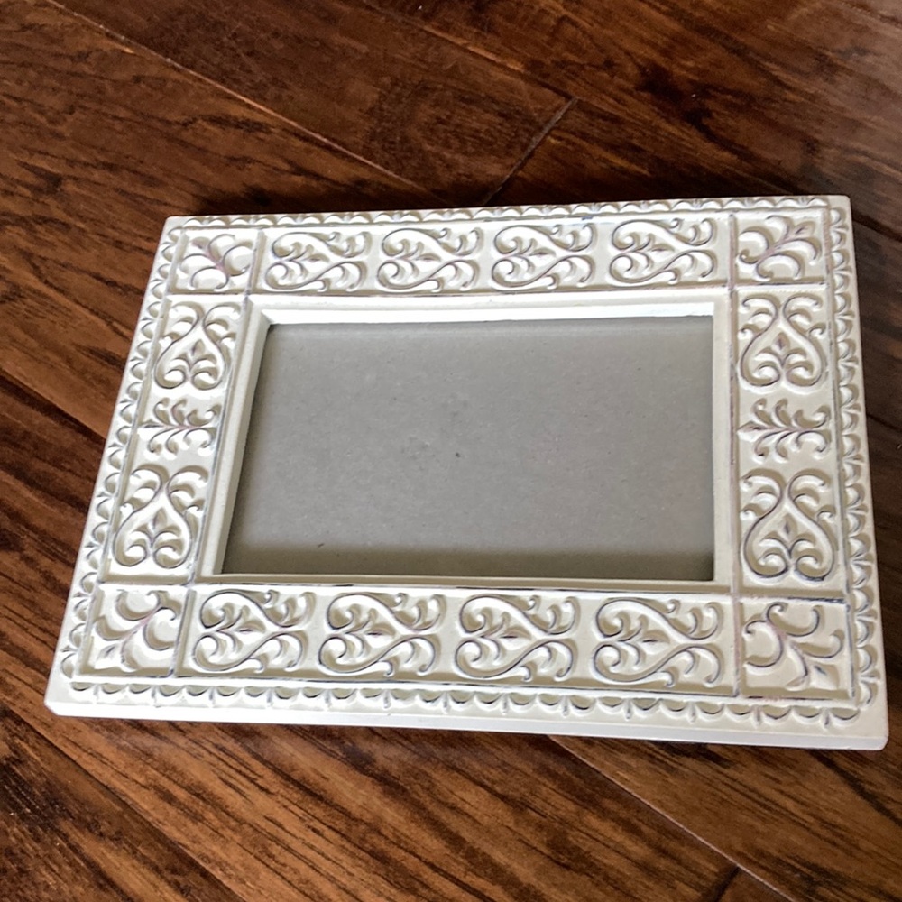 Elegant White Ornate Photo Frame